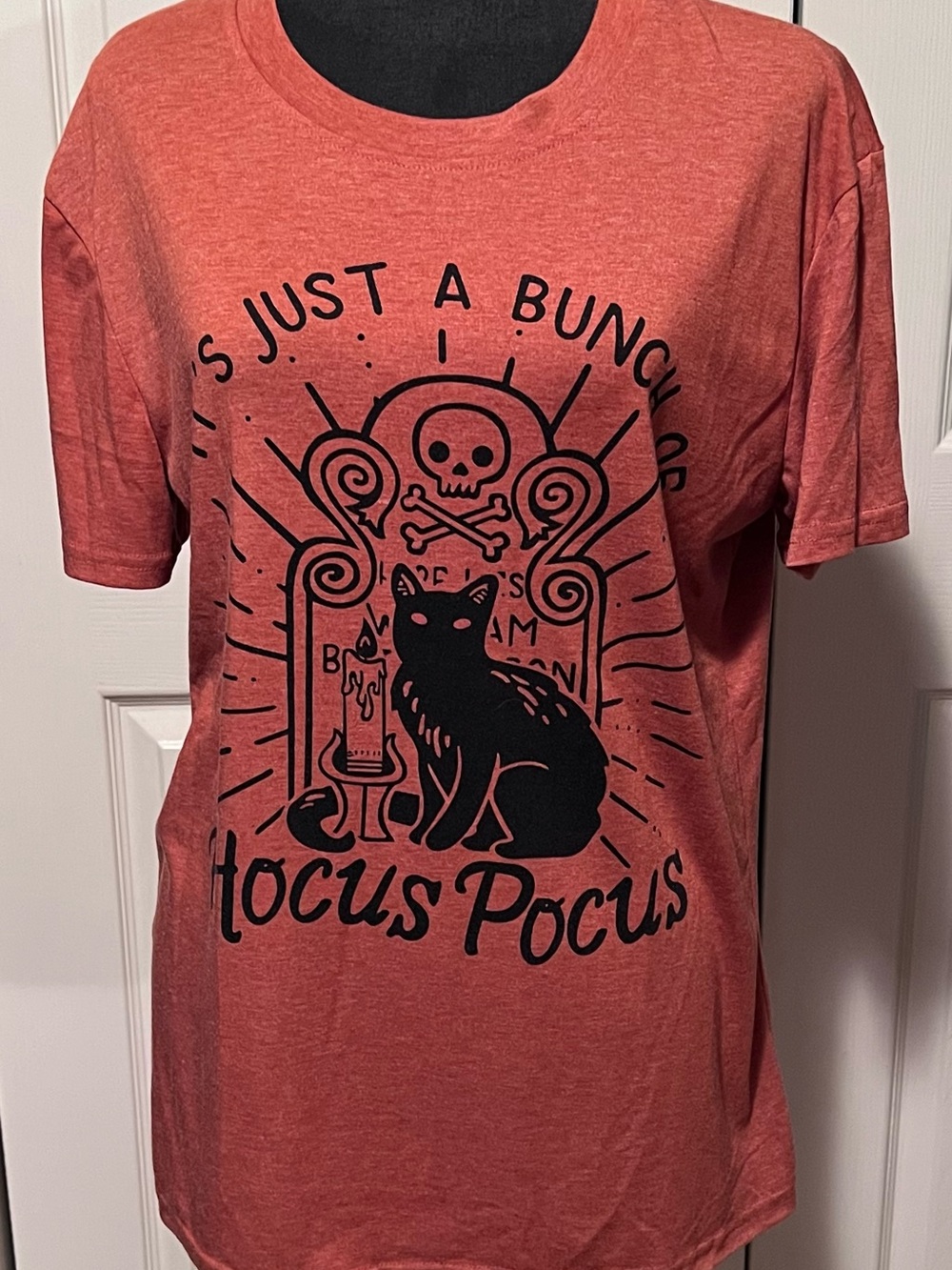 NWOT Women's orange Hocus Pocus Graphic Cat T-Shirt size medium